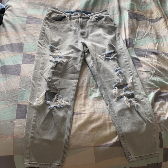 High-waisted Mom Jeans - Picture 2 of 6